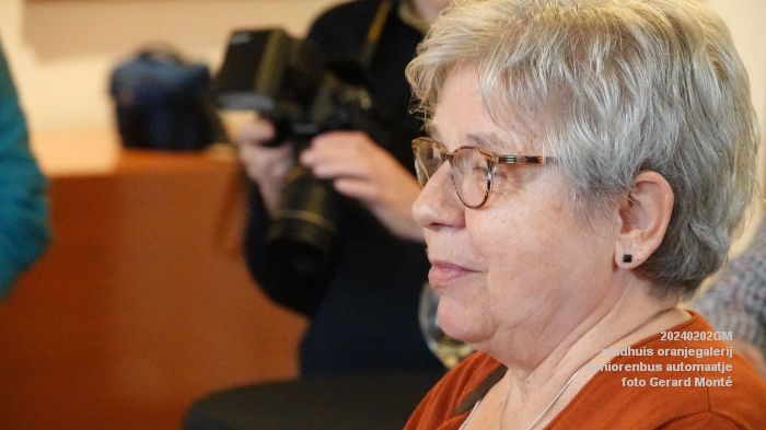 DSC06338- stadhuis oranjegalerij seniorenbus automaatje - 2feb2024 - foto GerardMontE web