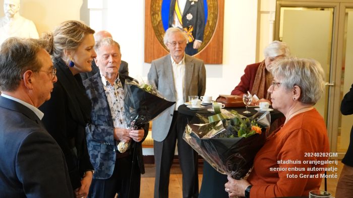 DSC06341- stadhuis oranjegalerij seniorenbus automaatje - 2feb2024 - foto GerardMontE web