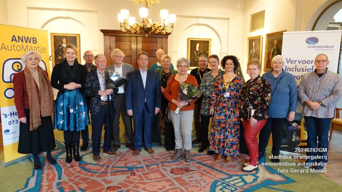 DSC06345- stadhuis oranjegalerij seniorenbus automaatje - 2feb2024 - foto GerardMontE web