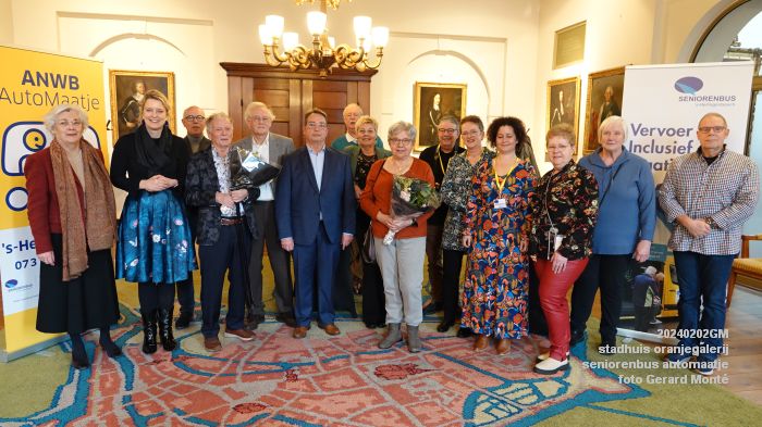 DSC06346- stadhuis oranjegalerij seniorenbus automaatje - 2feb2024 - foto GerardMontE web