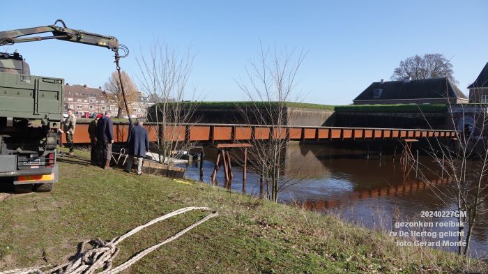 DSC08033- gezonken roeibak rv De Hertog gelicht - 27feb2024 - foto GerardMontE web