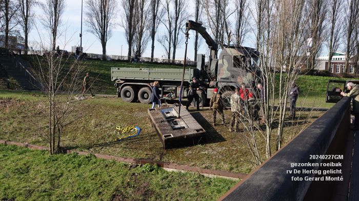 DSC08036- gezonken roeibak rv De Hertog gelicht - 27feb2024 - foto GerardMontE web