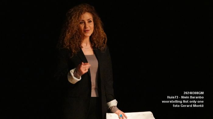 DSC08978- Huis73 - Nivin Baranbo - solovoorstelling Not only one - 8mrt2024 - foto GerardMontE web