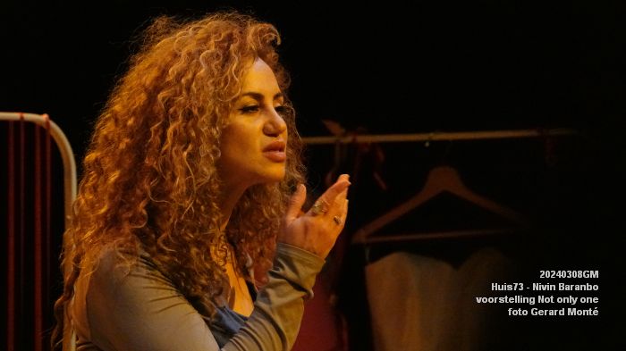 DSC09028- Huis73 - Nivin Baranbo - solovoorstelling Not only one - 8mrt2024 - foto GerardMontE web