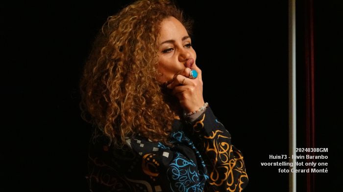 DSC09095- Huis73 - Nivin Baranbo - solovoorstelling Not only one - 8mrt2024 - foto GerardMontE web