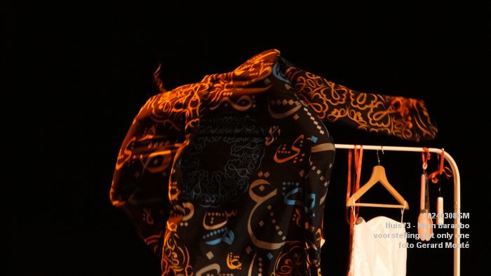 DSC09116- Huis73 - Nivin Baranbo - solovoorstelling Not only one - 8mrt2024 - foto GerardMontE web