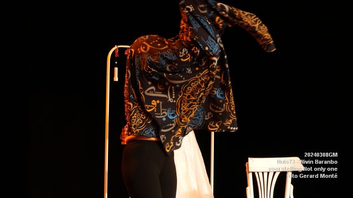 DSC09117- Huis73 - Nivin Baranbo - solovoorstelling Not only one - 8mrt2024 - foto GerardMontE web