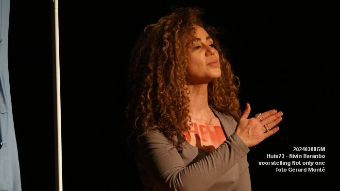 DSC09134- Huis73 - Nivin Baranbo - solovoorstelling Not only one - 8mrt2024 - foto GerardMontE web