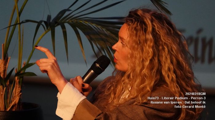 DSC00027- Literair Podium in Perron-3 met Roxane van Iperen - Dat beloof ik - 18mrt2024 - foto GerardMontE web