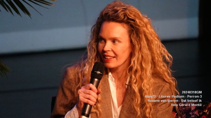 aDSC09951- Literair Podium in Perron-3 met Roxane van Iperen - Dat beloof ik - 18mrt2024 - foto GerardMontE web