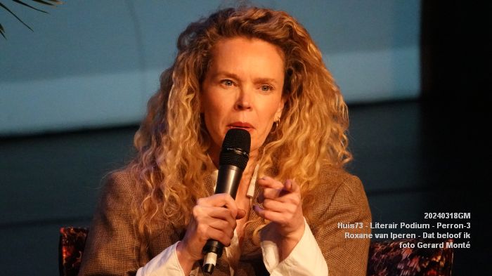 aDSC09962- Literair Podium in Perron-3 met Roxane van Iperen - Dat beloof ik - 18mrt2024 - foto GerardMontE web