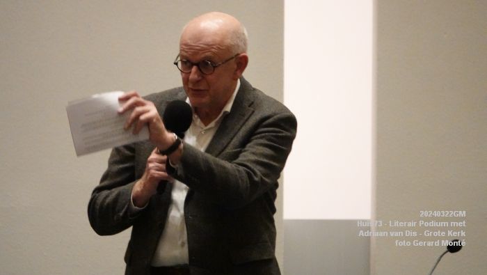 DSC00621- Literair Podium in de Grote Kerk - Adriaan van Dis - 22mrt2024 - foto GerardMontE web