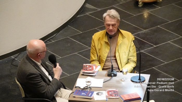 DSC00655- Literair Podium in de Grote Kerk - Adriaan van Dis - 22mrt2024 - foto GerardMontE web