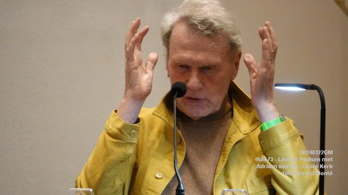 DSC00687- Literair Podium in de Grote Kerk - Adriaan van Dis - 22mrt2024 - foto GerardMontE web