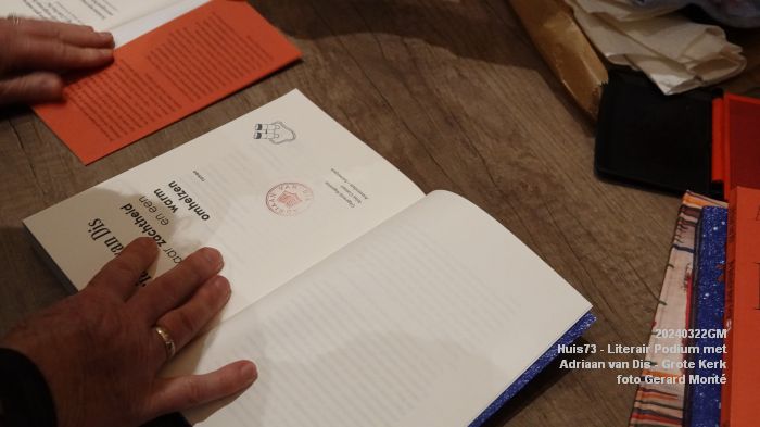 DSC00705- Literair Podium in de Grote Kerk - Adriaan van Dis - 22mrt2024 - foto GerardMontE web