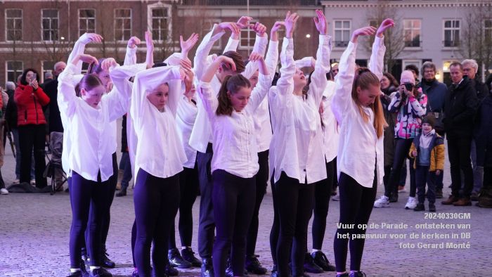 DSC07995- Vuur op de Parade - ontsteken van het paasvuur voor de kerken in Den Bosch - 30mrt2024 - foto Gerard MontE web