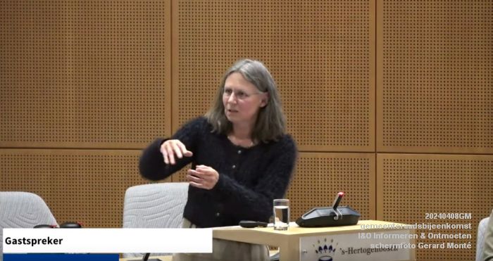A raadszaal- 14-  i en o - gemeenteraadsbijeenkomst- I-O Informeren-Ontmoeten - 8apr2024 - foto Gerard MontE web