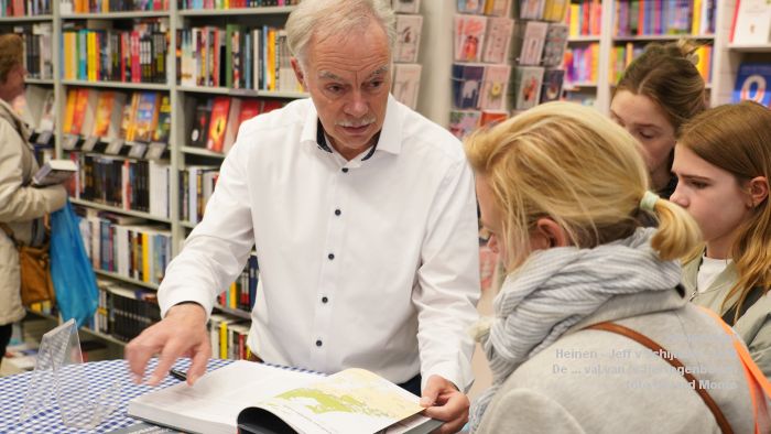 DSC09139-  Heinen signeren Val s-Hertogenbosch - Jeff van Schijndel - 20apr2024 - foto Gerard MontE web
