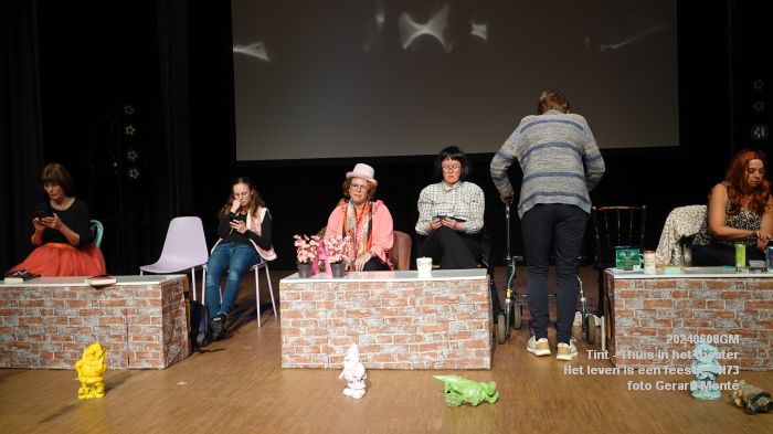 aDSC09999- Huis73 - Tint Thuis in het theater - Het leven is een feestje - 8juni2024 - foto Gerard MontE web