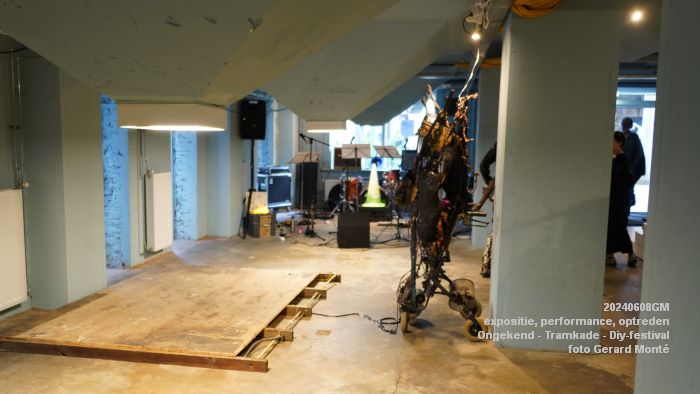 DSC01644- expositie performance en optreden Ongekend op de Tramkade - Diy-festival - 8juni2024 - foto Gerard MontE web
