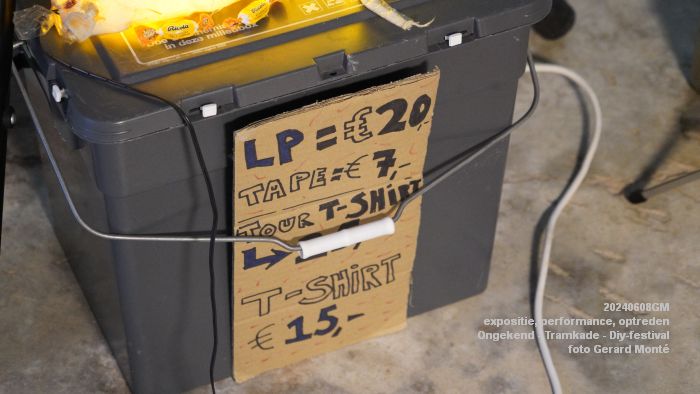 DSC01652- expositie performance en optreden Ongekend op de Tramkade - Diy-festival - 8juni2024 - foto Gerard MontE web