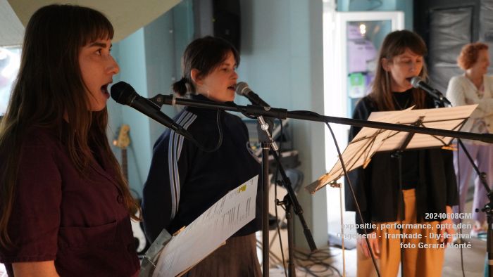 DSC01672- expositie performance en optreden Ongekend op de Tramkade - Diy-festival - 8juni2024 - foto Gerard MontE web