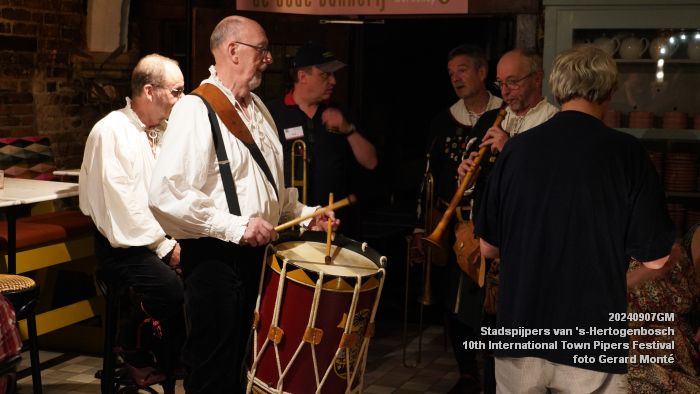 eDSC04335- Stadspijpers van s-Hertogenbosch - 10th International Town Pipers Festival - 7sep2024 -  foto GerardMontE web eDSC04335- Stadspijpers van s-Hertogenbosch - 10th International Town Pipers Festival - 7sep2024 -  foto GerardMontE web