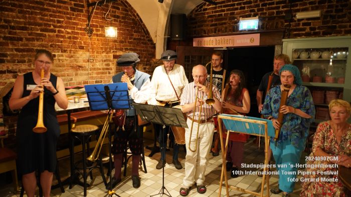 eDSC04349- Stadspijpers van s-Hertogenbosch - 10th International Town Pipers Festival - 7sep2024 -  foto GerardMontE web eDSC04349- Stadspijpers van s-Hertogenbosch - 10th International Town Pipers Festival - 7sep2024 -  foto GerardMontE web