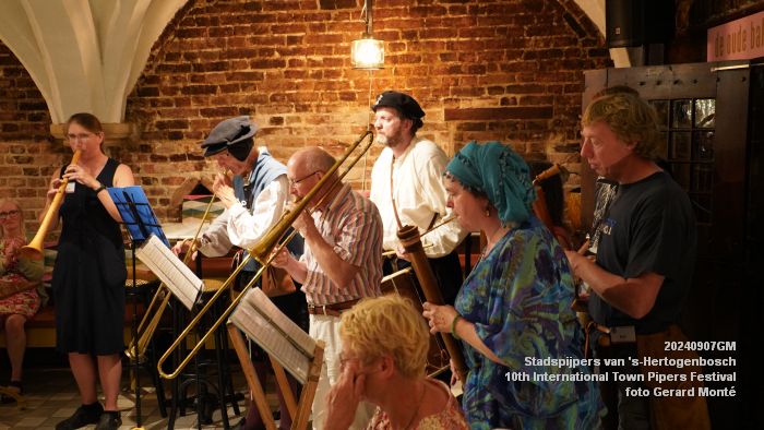 eDSC04351- Stadspijpers van s-Hertogenbosch - 10th International Town Pipers Festival - 7sep2024 -  foto GerardMontE web eDSC04351- Stadspijpers van s-Hertogenbosch - 10th International Town Pipers Festival - 7sep2024 -  foto GerardMontE web