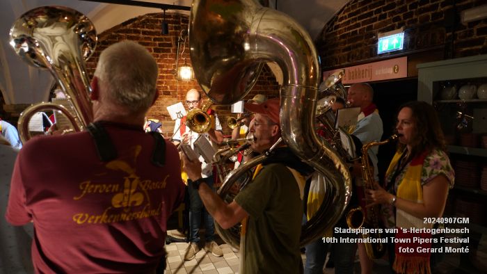 eDSC04391- Stadspijpers van s-Hertogenbosch - 10th International Town Pipers Festival - 7sep2024 -  foto GerardMontE web eDSC04391- Stadspijpers van s-Hertogenbosch - 10th International Town Pipers Festival - 7sep2024 -  foto GerardMontE web