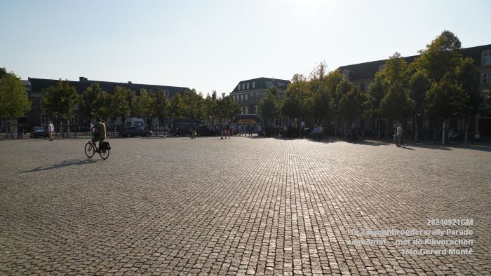 DSC05151- 11e Zwanenbroedersrally aankomst - Parade met Kikvorschen - 21sep2024 -  foto GerardMontE web