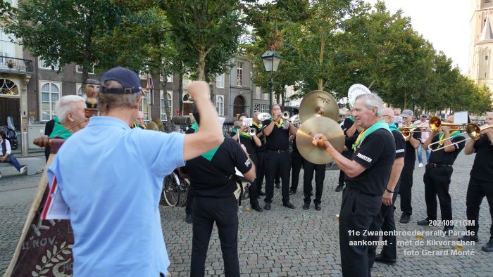 DSC05288- 11e Zwanenbroedersrally aankomst - Parade met Kikvorschen - 21sep2024 -  foto GerardMontE web
