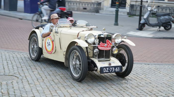 DSC05305- 11e Zwanenbroedersrally aankomst - Parade met Kikvorschen - 21sep2024 -  foto GerardMontE web