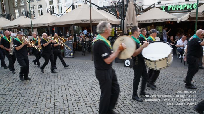 DSC05320- 11e Zwanenbroedersrally aankomst - Parade met Kikvorschen - 21sep2024 -  foto GerardMontE web