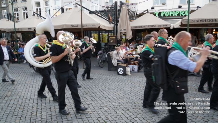 DSC05325- 11e Zwanenbroedersrally aankomst - Parade met Kikvorschen - 21sep2024 -  foto GerardMontE web