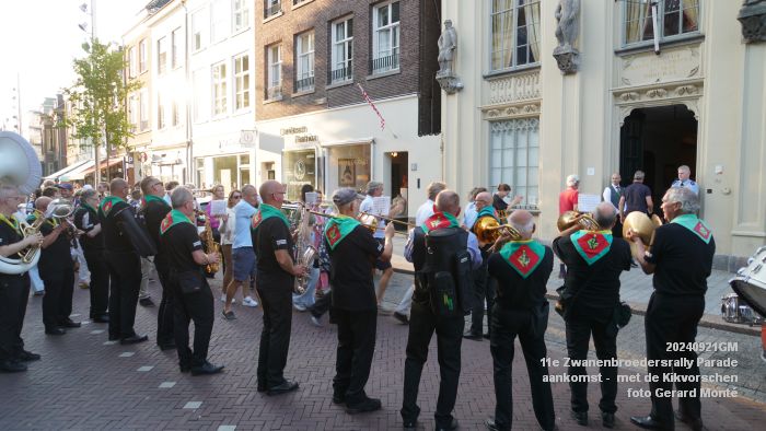 DSC05339- 11e Zwanenbroedersrally aankomst - Parade met Kikvorschen - 21sep2024 -  foto GerardMontE web