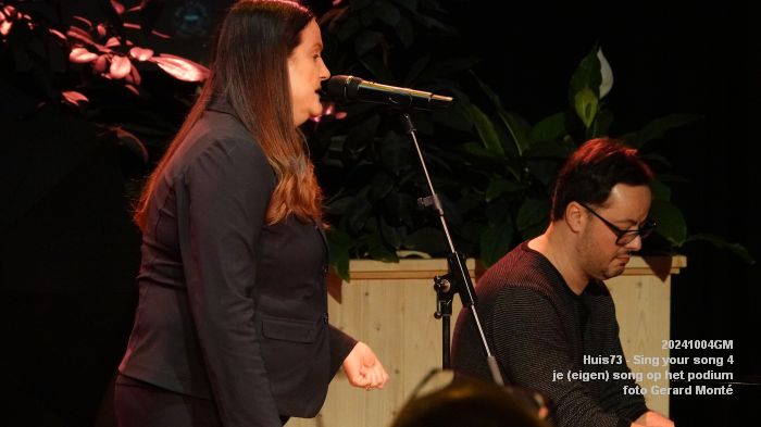 DSC01779- Huis73 - Sing your song 4 - je eigen song op het podium - 4okt2024 -  foto GerardMontE web