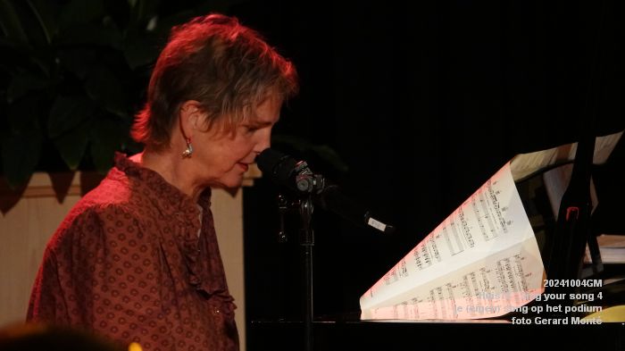 DSC01804- Huis73 - Sing your song 4 - je eigen song op het podium - 4okt2024 -  foto GerardMontE web