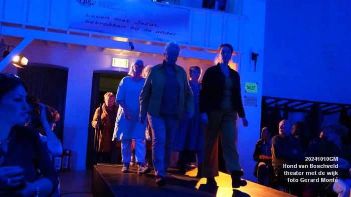 DSC02608- Hond van Boschveld - theater met de wijk - 10okt2024 -  foto GerardMontE web