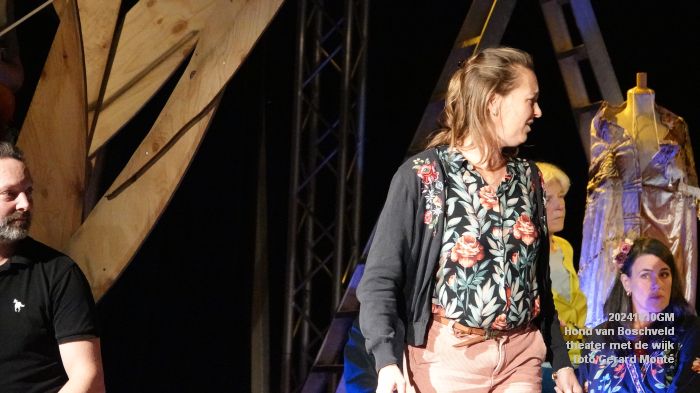 DSC02647- Hond van Boschveld - theater met de wijk - 10okt2024 -  foto GerardMontE web