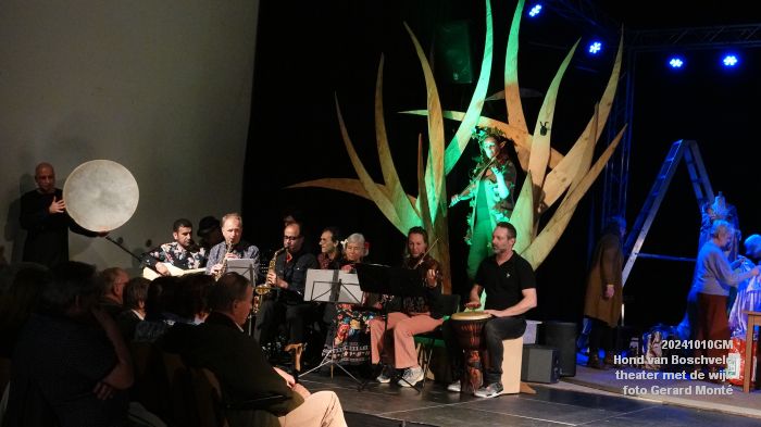 DSC02657- Hond van Boschveld - theater met de wijk - 10okt2024 -  foto GerardMontE web