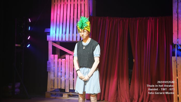 DSC06615- Tint Thuis in het theater - Hamlet - Huis73 - 12okt2024 -  foto GerardMontE web