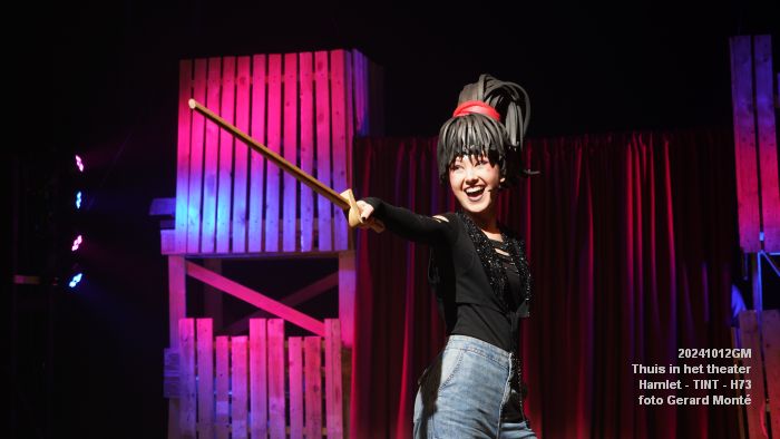 DSC06640- Tint Thuis in het theater - Hamlet - Huis73 - 12okt2024 -  foto GerardMontE web