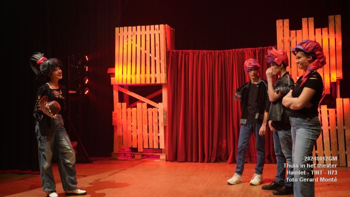 DSC06656- Tint Thuis in het theater - Hamlet - Huis73 - 12okt2024 -  foto GerardMontE web