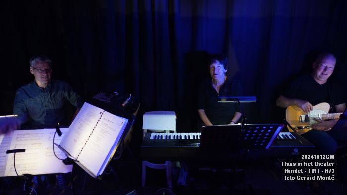 DSC06716- Tint Thuis in het theater - Hamlet - Huis73 - 12okt2024 -  foto GerardMontE web