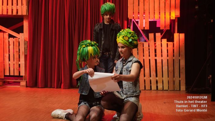 DSC06755- Tint Thuis in het theater - Hamlet - Huis73 - 12okt2024 -  foto GerardMontE web