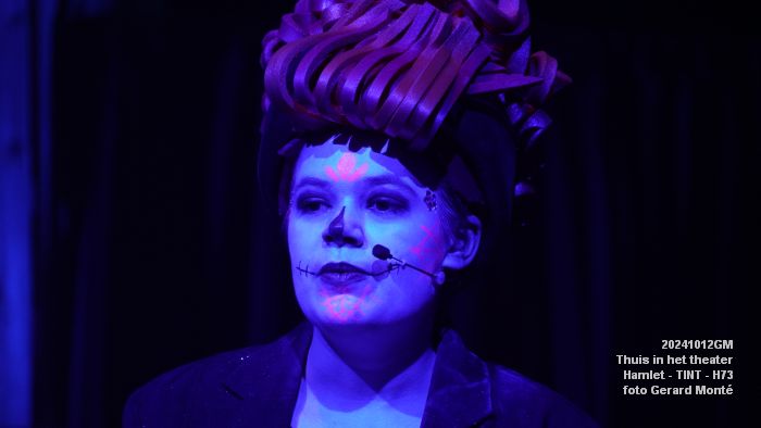 DSC06762- Tint Thuis in het theater - Hamlet - Huis73 - 12okt2024 -  foto GerardMontE web