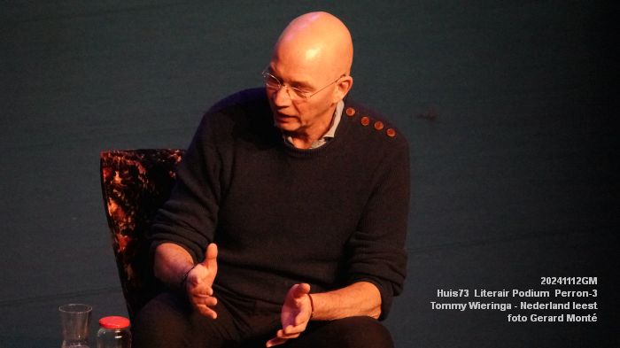 DSC05969- Huis73  Literair Podium  Perron-3 - Tommy Wieringa - Nederland leest - 12nov2024 -  foto GerardMontE web