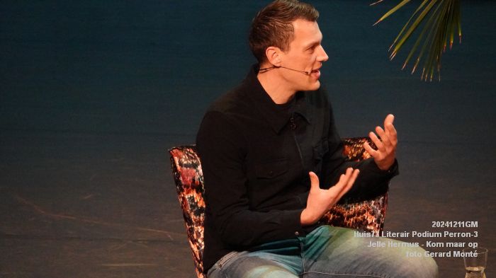 DSC08419- Huis73  Literair Podium  Perron-3 -  Jelle Hermus - Kom maar op - 11dec2024 -  foto GerardMontE web
