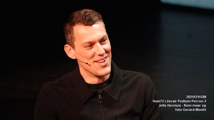 DSC08438- Huis73  Literair Podium  Perron-3 -  Jelle Hermus - Kom maar op - 11dec2024 -  foto GerardMontE web